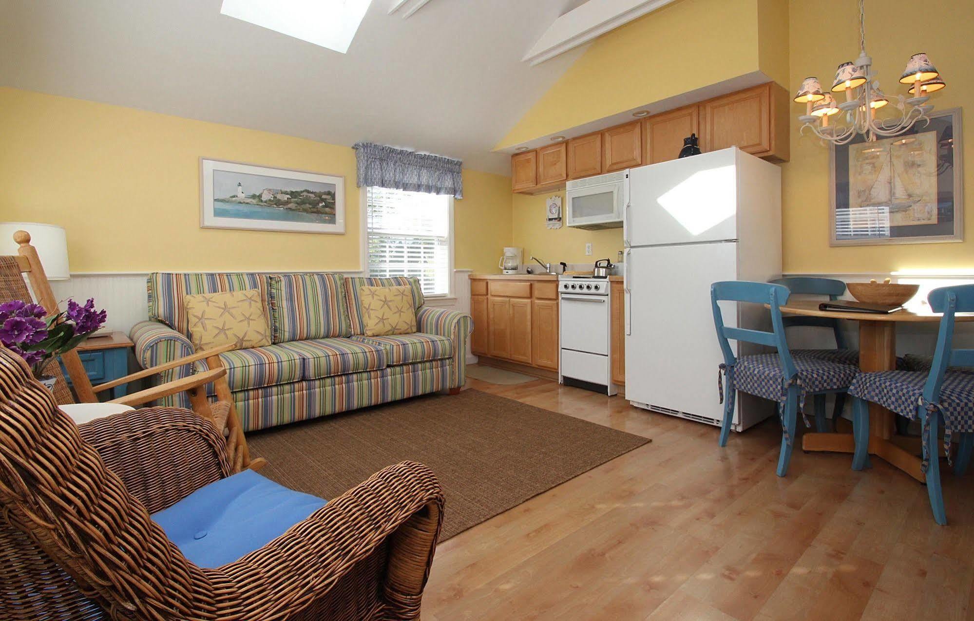 Colonial Acres Resort Уест Ярмут Екстериор снимка