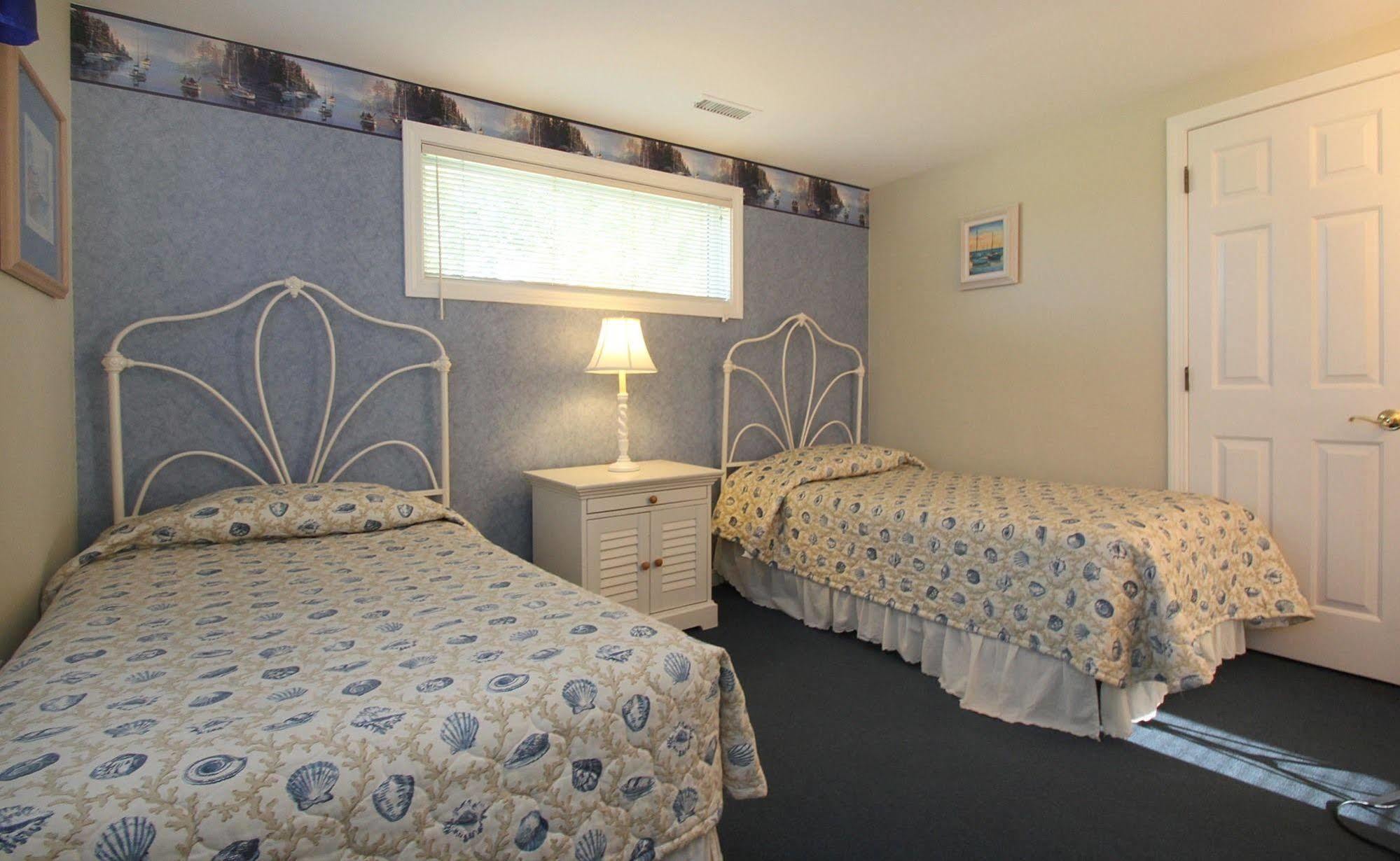 Colonial Acres Resort Уест Ярмут Екстериор снимка